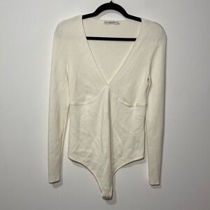 Abercombie & Fitch women's Cream long sleeve v neck ribbed bodysuit in size L